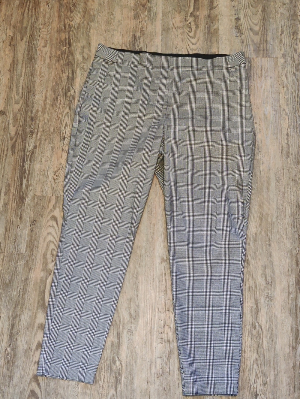 Ricki's Black & White Glen Plaid Ankle Pants